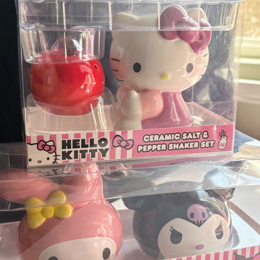 Hello Kitty Pink and Red Ceramic Shaker Set